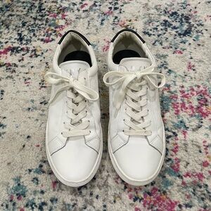 DKNY White Low-Top Sneakers Rubber Sole Sz 8